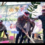 Polda Jateng hijaukan tepian Waduk Jatibarang Semarang-1692771224