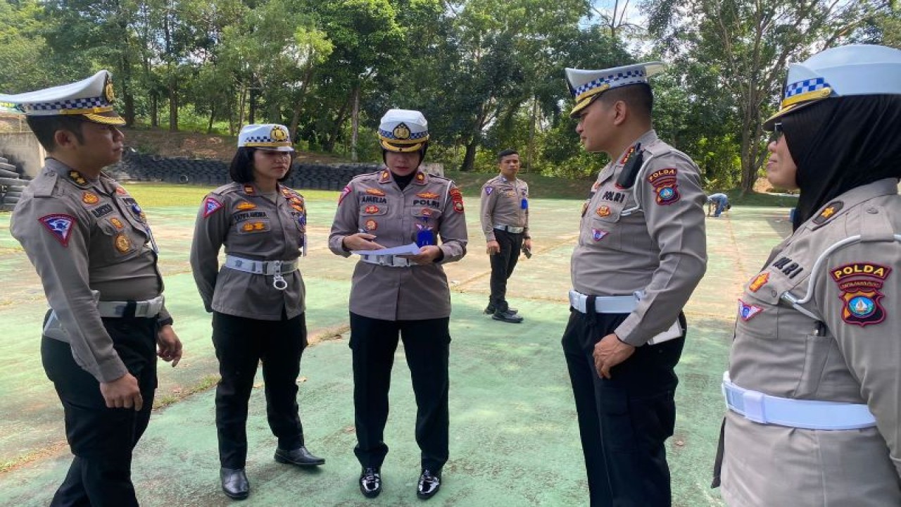 Jajaran Ditlantas Polda Kepri melakukan pengecekan lintasan praktek uji pembuatan SIM di Polresta Barelang (Batam, Rempang, Galang). (ANTARA/HO-Humas Polda Kepri)