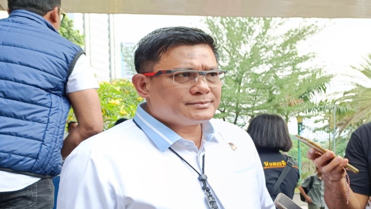 Direktur Reserse Kriminal Khusus Polda Metro Jaya Kombes Pol Ade Safri Simanjuntak saat ditemui pers di Jakarta, Senin (14/8/2023). ANTARA/Ilham Kausar