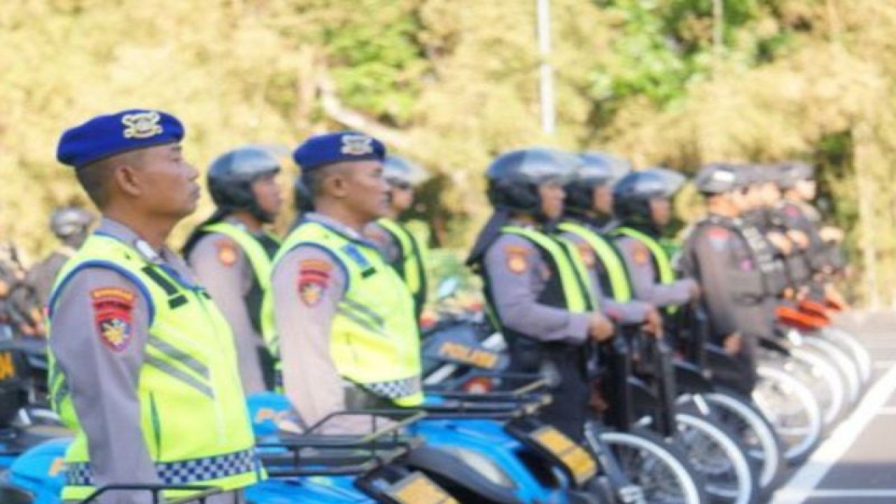 Personel Kepolisian Daerah Bali berbaris mengikuti apel pengamanan tiga pertemuan bertaraf internasional dengan sandi Operasi Gapura Agung V 2023 di Nusa Dua, Badung, Senin (21/8/2023). ANATARA/HO-Humas Polda Bali