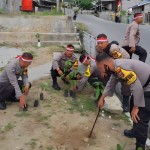 Polsek Palu Barat lakukan penanaman pohon di Huntap Balaroa-1692344317