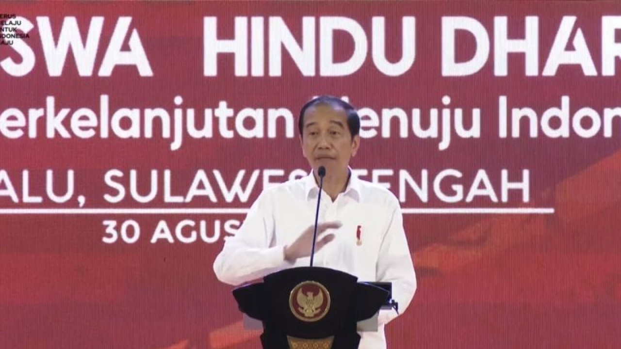 Tangkapan layar - Presiden RI Joko Widodo saat menyampaikan pidato dalam pembukaan Mahasabha XIII KMHDI di Universitas Tadulako, Palu, diikuti dalam jaringan (daring) Sekretariat Presiden di Jakarta, Rabu (30/8/2023). (ANTARA/Andi Firdaus).