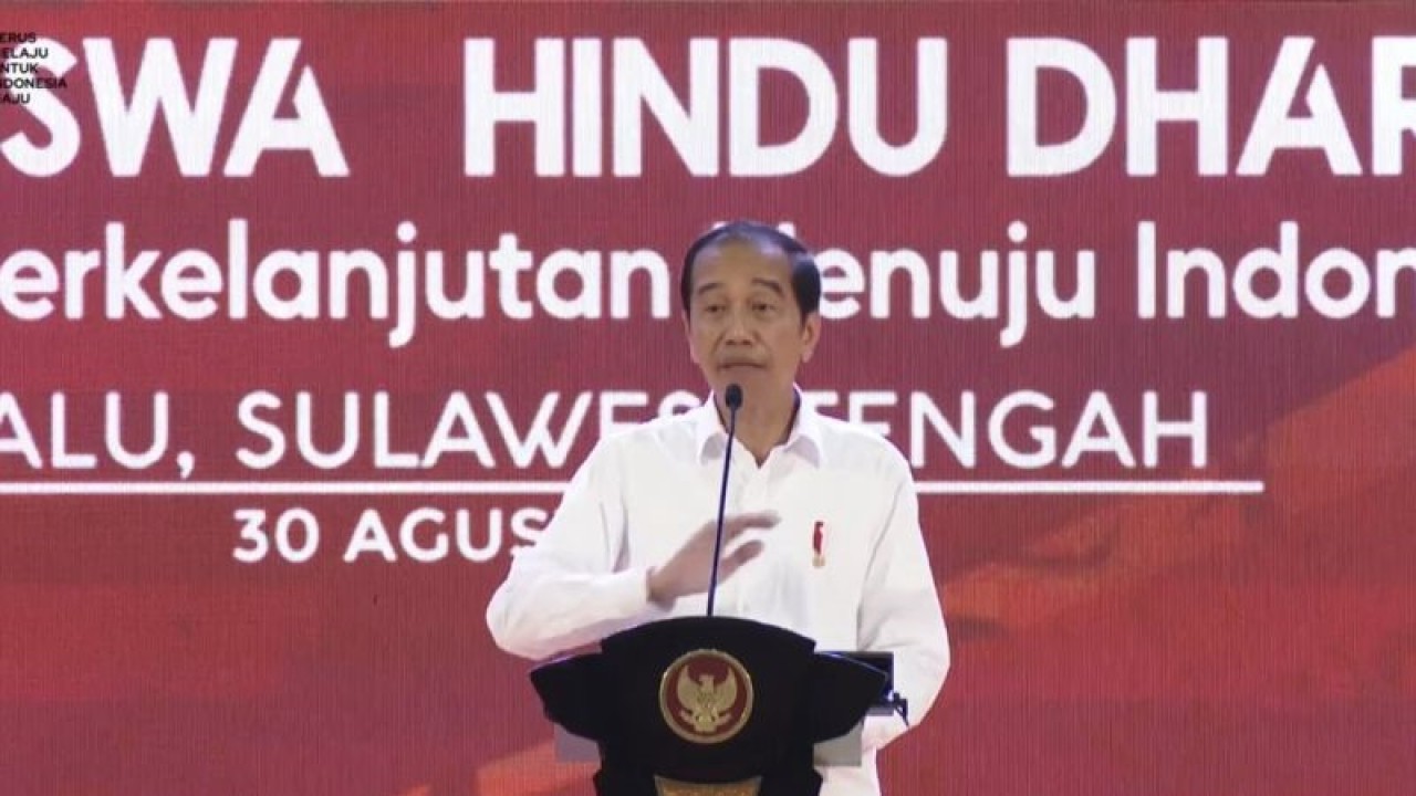 Tangkapan layar - Presiden RI Joko Widodo saat menyampaikan pidato dalam pembukaan Mahasabha XIII KMHDI di Universitas Tadulako, Palu, diikuti dalam jaringan (daring) Sekretariat Presiden di Jakarta, Rabu (30/8/2023). (ANTARA/Andi Firdaus)