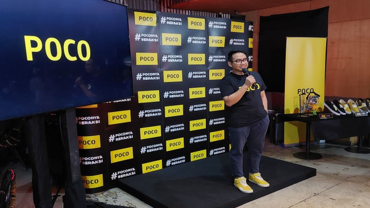 Product PR Manager POCO Indonesia Abee Hakiim dalam acara Go Loco for POCO di Jakarta, Selasa (15/8/2023). (ANTARA/Adimas Raditya)