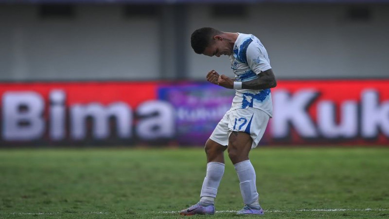 Pesepak bola PSIS Semarang Gali Freitas berselebrasi usai membobol gawang Dewa United dalam pertandingan lanjutan pekan kedelapan Liga 1 Indonesia di Indomilk Arena Stadium, Tangerang, Banten, Senin (14/8/2023). ANTARA FOTO/Aditya Pradana Putra/tom.