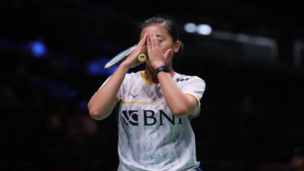 Pebulu tangkis Putri Kusuma Wardani menang dua gim langsung 21-7, 23-21 atas Polina Buhrova pada putaran 64 besar Kejuaraan Dunia 2023 di Kopenhagen, Denmark, Senin. (ANTARA/HO-PP PBSI)