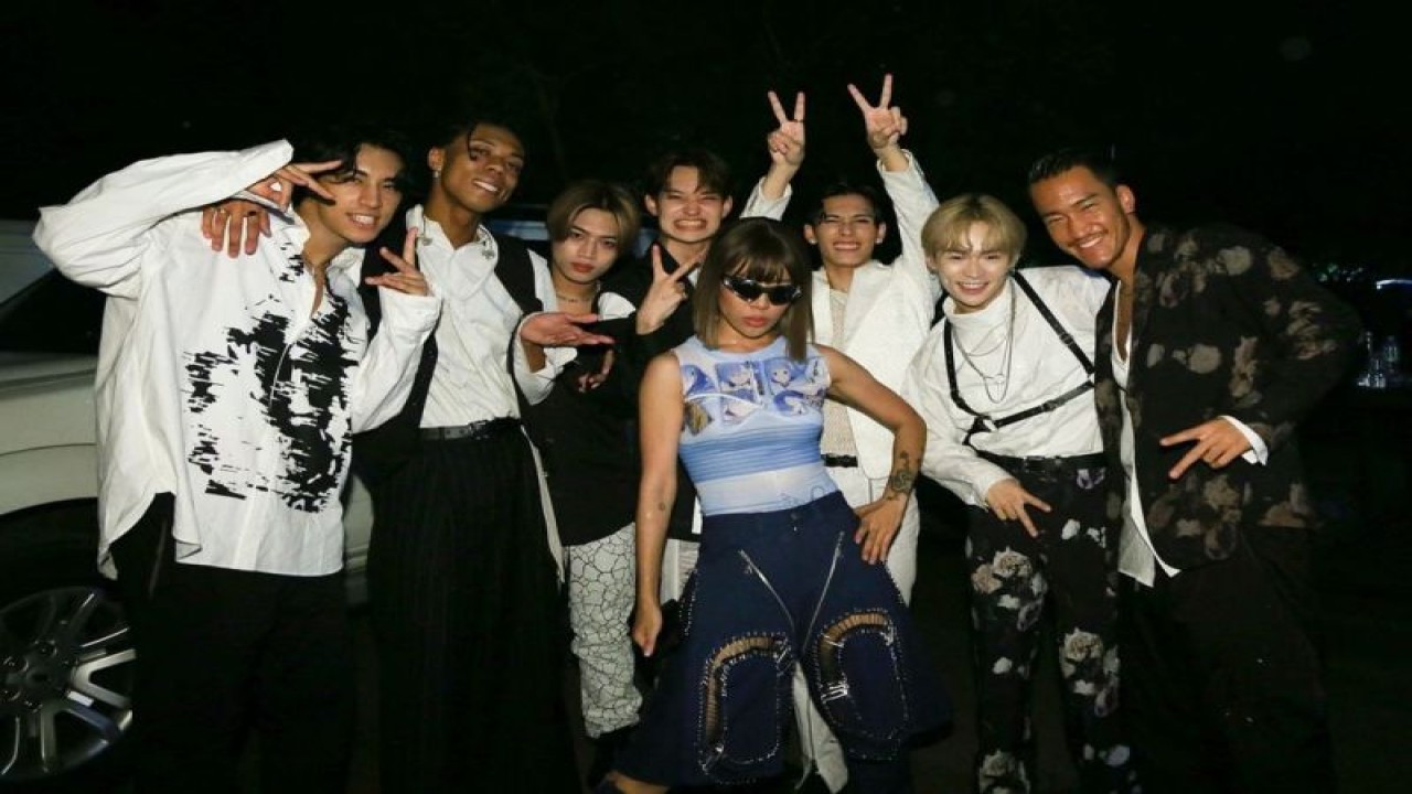 Penyanyi rap Ramengvrl dan grup vokal, tari, dan rap asal Jepang PSYCHIC FEVER from EXILE TRIBE. (ANTARA/Instagram/psyfe_official)