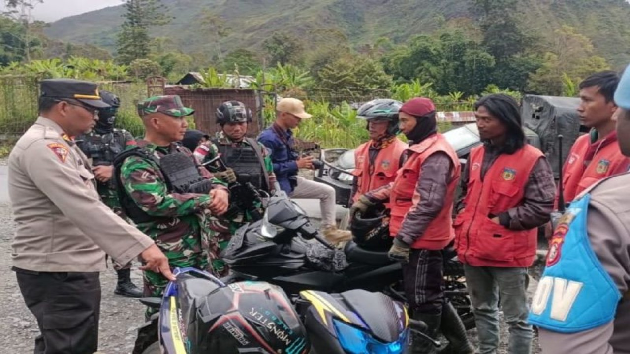 Suasana razia gabungan TNI/Polri di Kabupaten Puncak Jaya (ANTARA/HO-Humas Satgas Yonif RK 115/ML,)