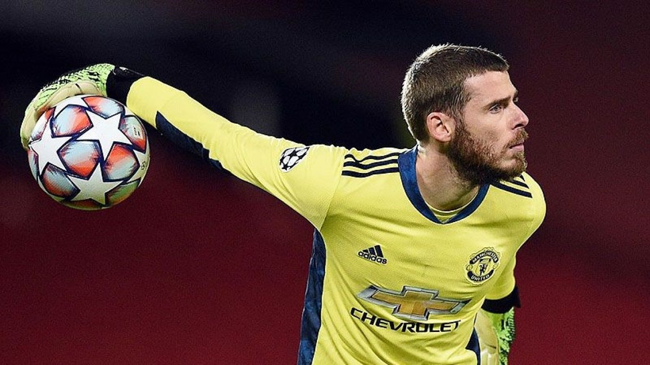 Foto arsip 24 November 2020 ketika penjaga gawang Manchester United David de Gea dalam pertandingan Liga Champions melawan Istanbul Basaksehir di Old Trafford, Manchester, Inggris. ANTARA/AFP/Oli Scarff/aa. (AFP/OLI SCARFF)