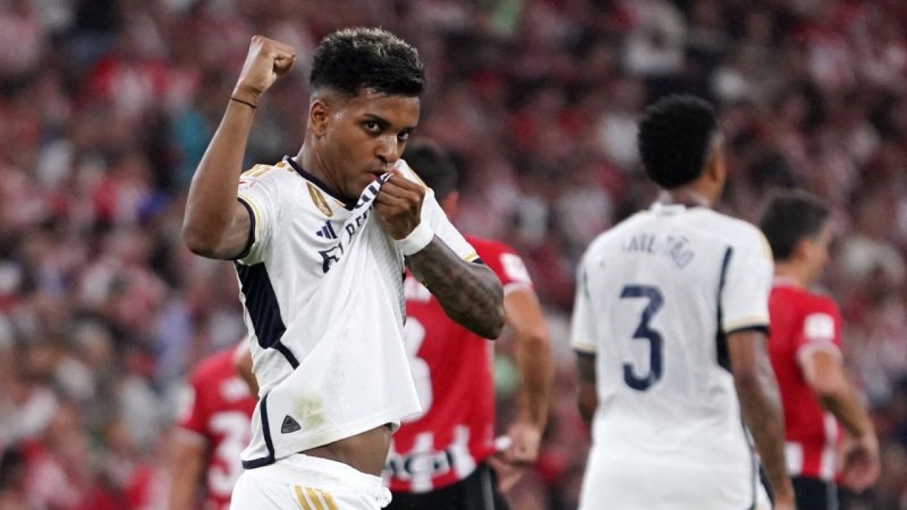 Selebrasi Rodrygo (tengah) setelah mencetak gol pembuka Real Madrid dalam pertandingan Liga Spanyol melawan Athletic Bilbao di San Mames stadium pada 13 Agustus 2023. ANTARA/AFP/CESAR MANSO