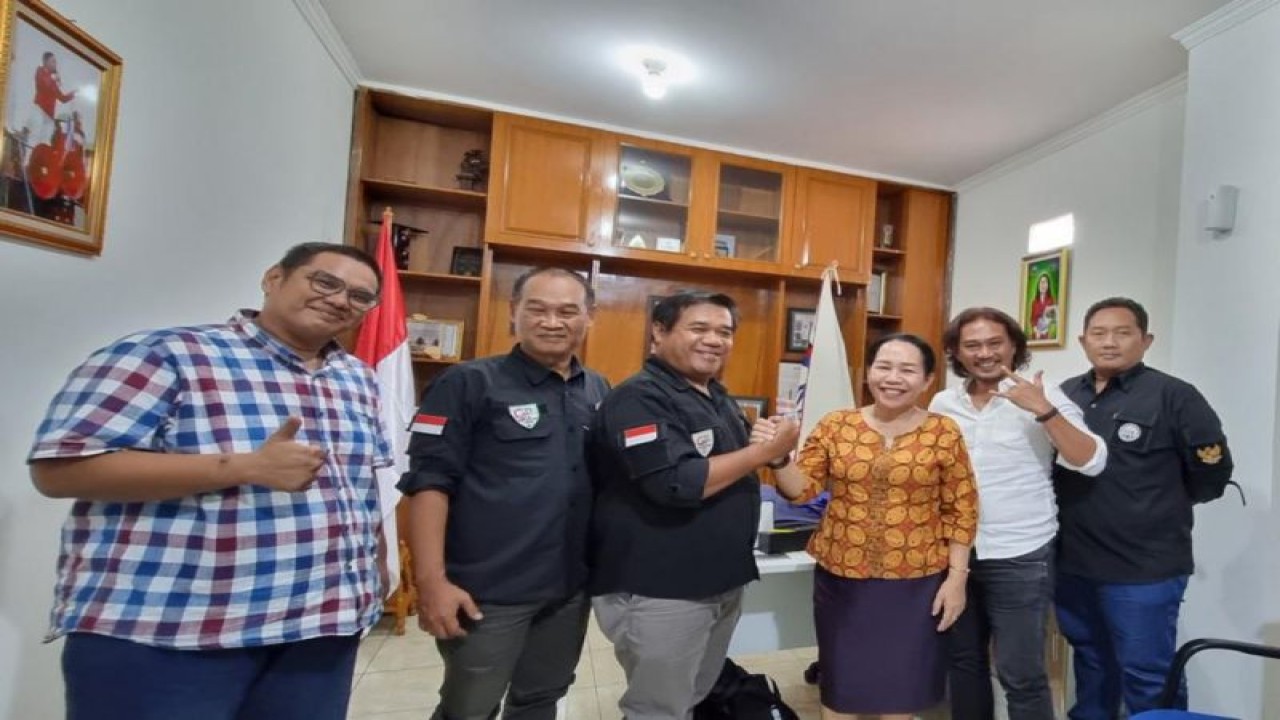 Relawan Ganjaran Buruh Berjuang (GBB) bertemu pimpinan Konfederasi Serikat Buruh Sejahtera Indonesia (KSBSI) di Jakarta, Senin (14/8/2023). (ANTARA/HO-Tim Media Ganjar)