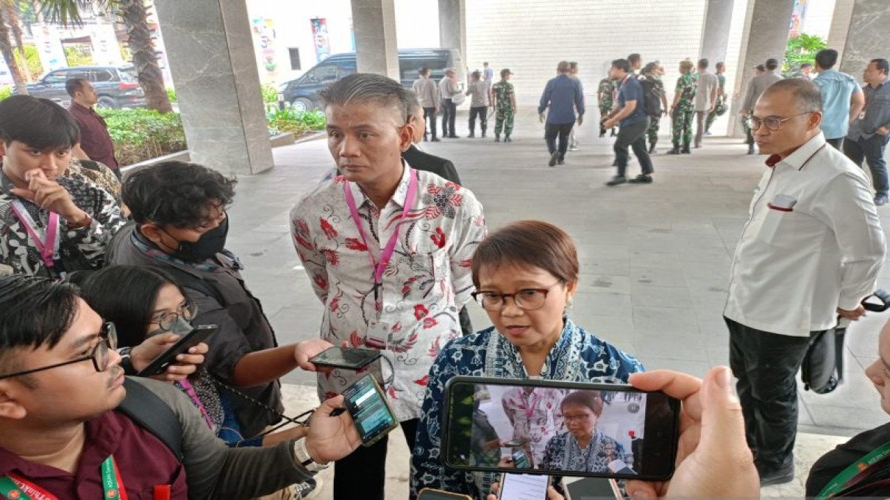 Menteri Luar Negeri RI Retno Marsudi usai menghadiri Peringatan HUT ke-56 ASEAN di Gedung Sekretariat ASEAN, Jakarta, Selasa (8/8/2023). ANTARA/Rangga Pandu Asmara Jingga