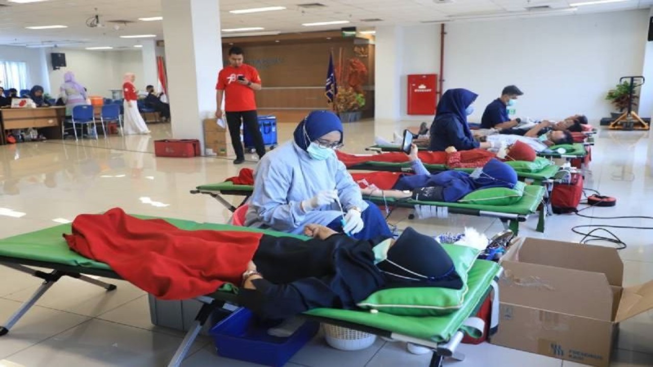 Kegiatan donor darah yang dilaksanakan di Aula RSUD Kota Tangerang, Rabu, dalam rangka menyambut Hari Ulang Tahun (HUT) Ke-78 Republik Indonesia. HO/Pemkot Tangerang