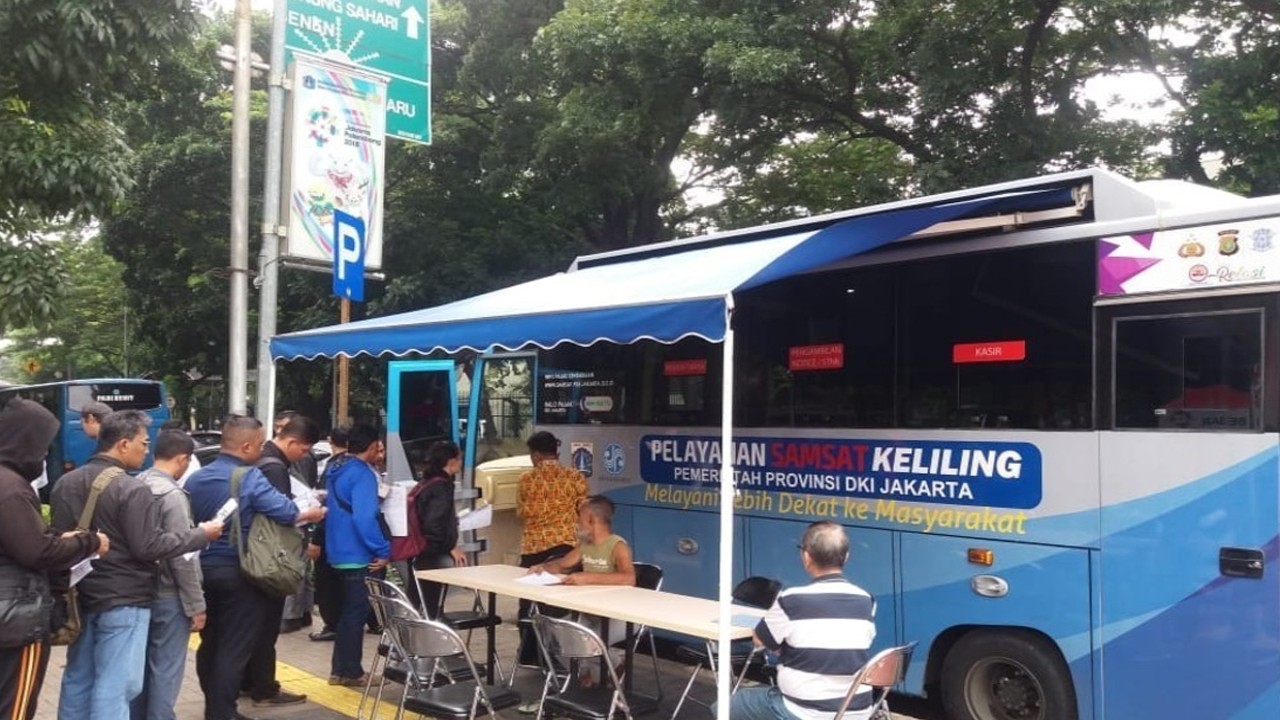 Ilustrasi pelayanan di Samsat Keliling. (Foto:Pelopor/Polri)