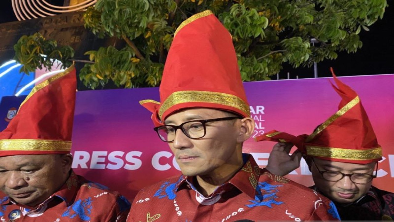 Menparekraf Sandiaga Uno pada Makassar International Eight Festival and Forum 2023, di Makassar, Sulawesi Selatan (Sulsel), Rabu (23/8/2023) malam. ANTARA/Nur Suhra Wardyah
