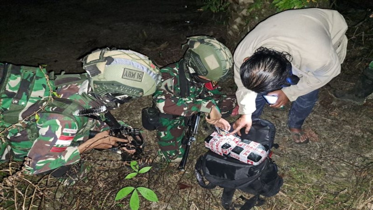 Barang bukti sabu yang diamankan oleh Satgas Pamtas RI-Mly Yonarmed 16/Tumbak Kaputing di Dusun Gunabanir Desa Sungai Tekam Kecamatam Sekayam Kabupaten Sanggau, Kalimantan Barat. ANTARA/HO-