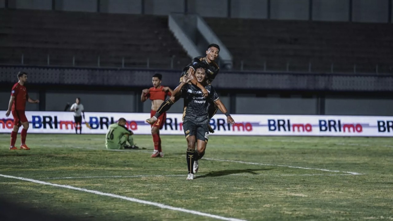 Selebrasi skuad Dewa United