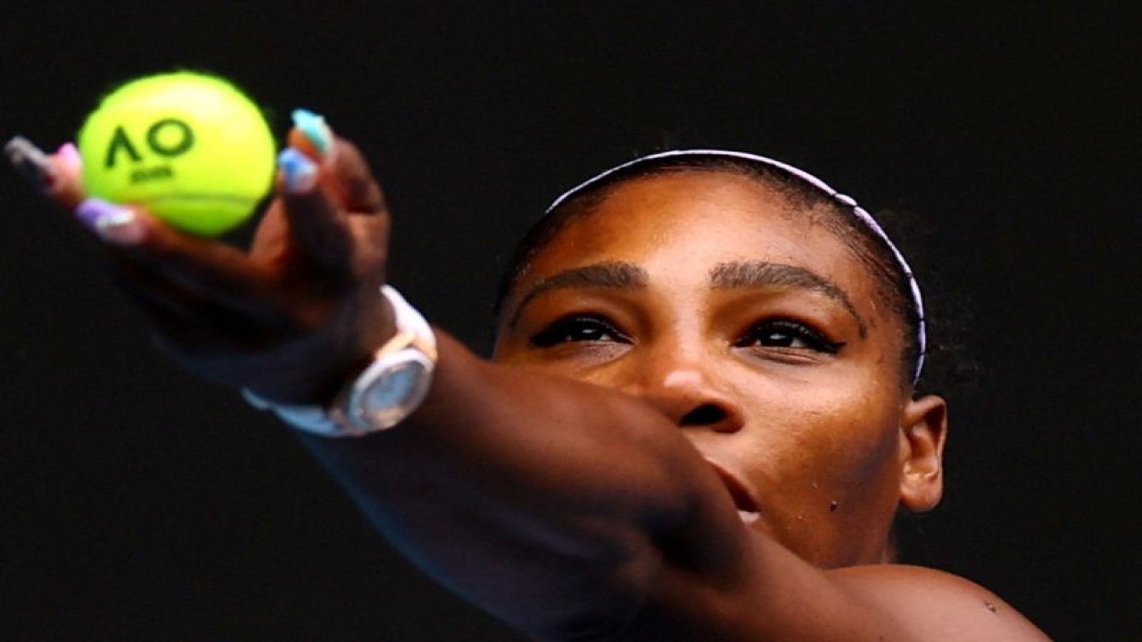 Petenis Serena Williams saat menghadapi petenis Rusia Anastasia Potapova di babak pertama Austalia Open di Melbourne, 20 Januari 2020. Foto REUTERS/Kai Pfaffenbach