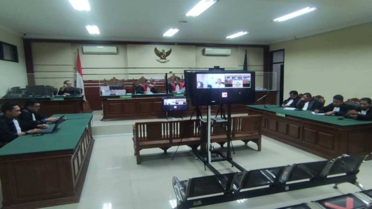 Sidang Bupati Bangkalan nonaktif Abdul Latif Amin Imron di Pengadilan Negeri Tindak Pidana Korupsi Surabaya. ANTARA/HO-SUS.