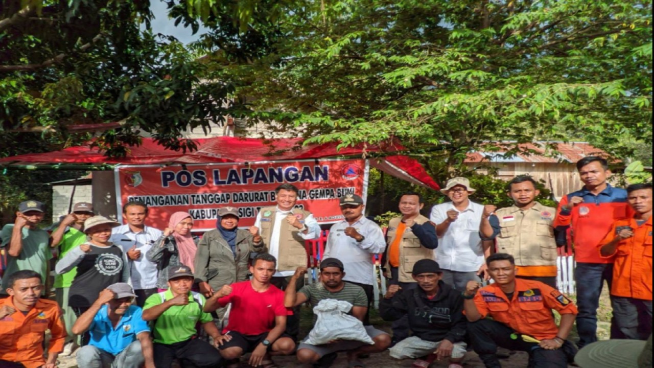Peninjauan posko tanggap darurat gempa bumi Kabupaten Sigi, Sulawesi Tengah, Rabu (9/8/2023). (ANTARA/HO-BNPB)