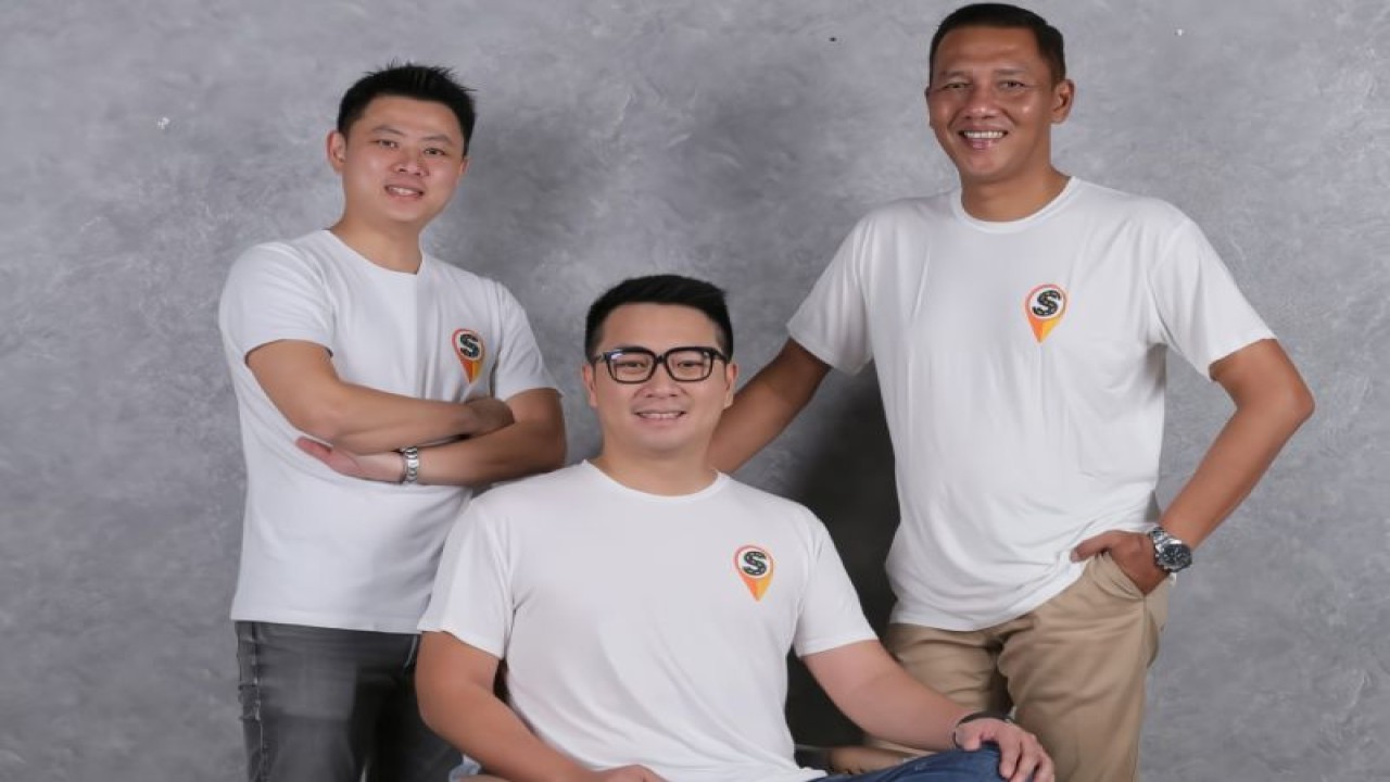 Dari kiri ke kanan: Andru Wijaya, Co-Founder & CBO Soul Parking, Kenneth Darmansjah, Co-Founder & CEO, Soul Parking, dan Unggul Depirianto, CTO, Soul Parking. (ANTARA/HO/AC Ventures)
