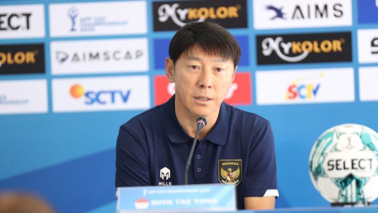 Pelatih tim nasional Indonesia U-23 Shin Tae Yong dalam konferensi pers menjelang pertandingan semifinal Piala AFF U-23 melawan Thailand, Rabu (23/08/2023). (HO/PSSI)