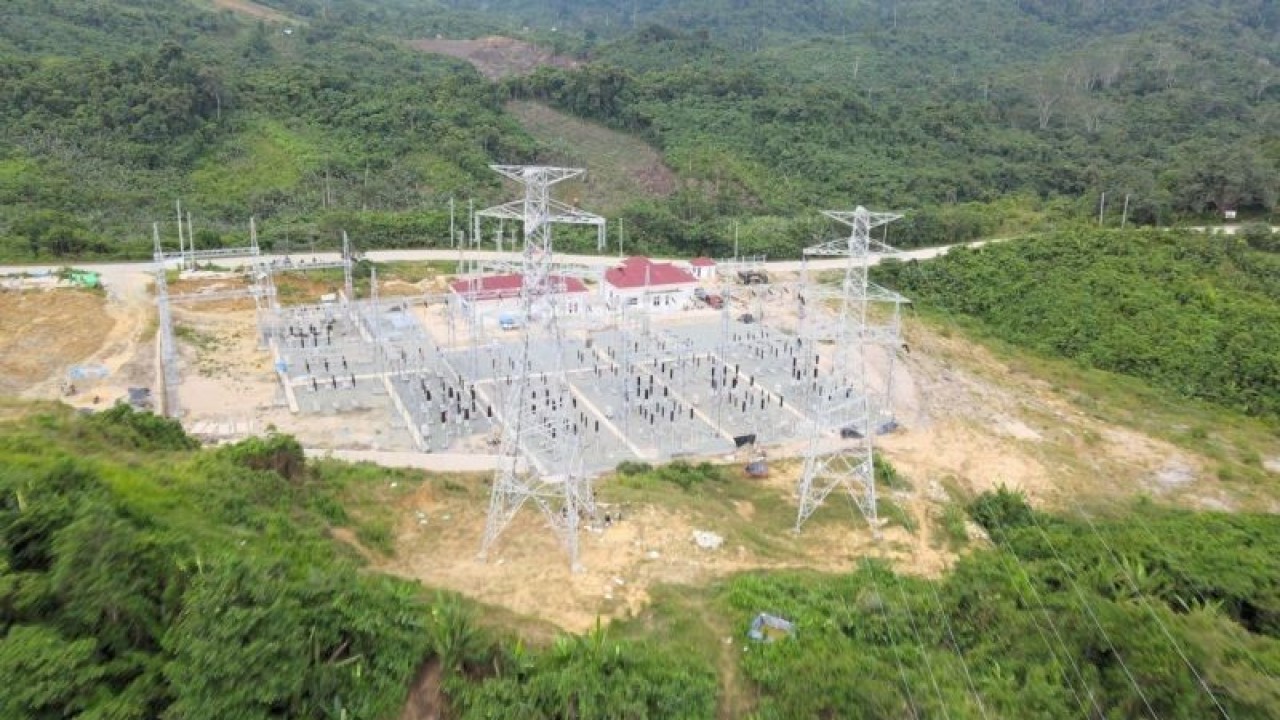 SUTT Tanjung Redeb-Talisayan (ANTARA/HO-PLN Kaltimra)
