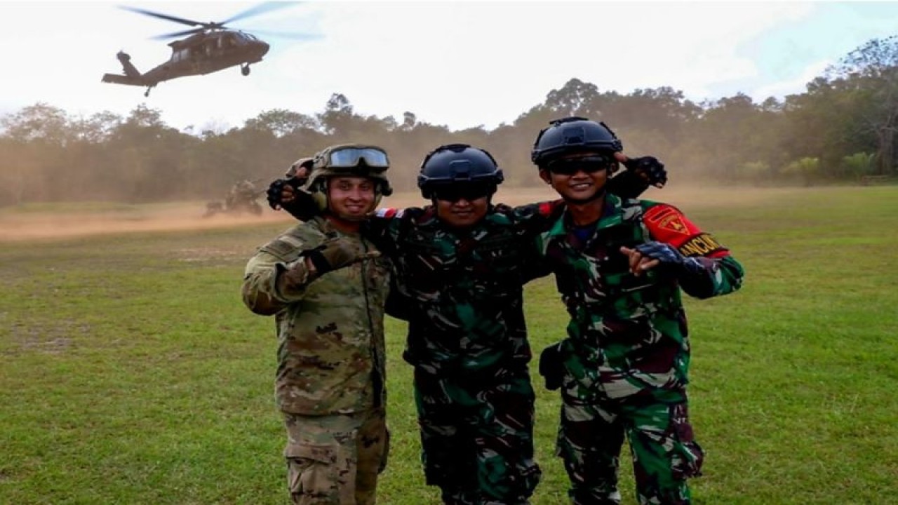 Arsip - Tentara Angkatan Darat Indonesia dan Amerika Serikat melakukan latihan bersama dengan helikopter dalam Super Garuda Shield 2022. (ANTARA/HO-Kedubes AS di Jakarta)