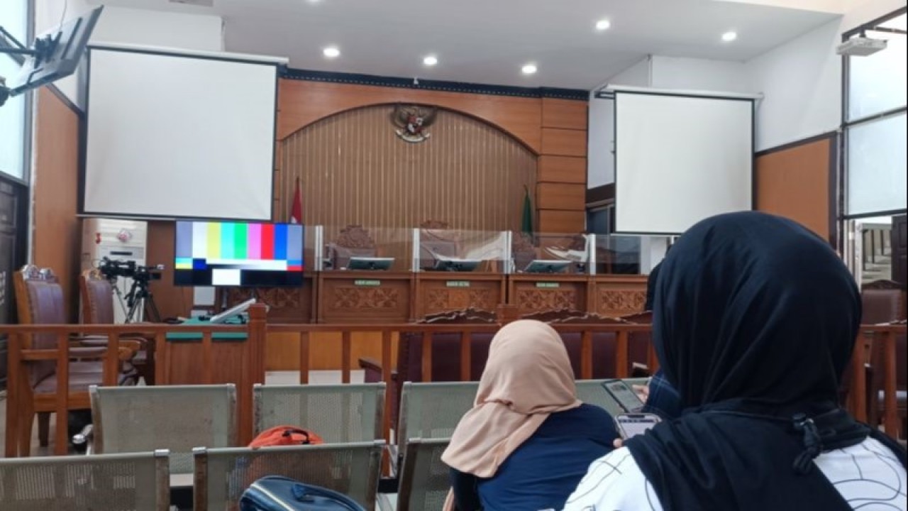 Suasana ruang sidang utama jelang pembacaan tuntutan terdakwa Mario Dandy Satriyo dan Shane Lukas di Pengadilan Negeri Jakarta Selatan, Kamis (10/8/2023). ANTARA/Ilham Kausar