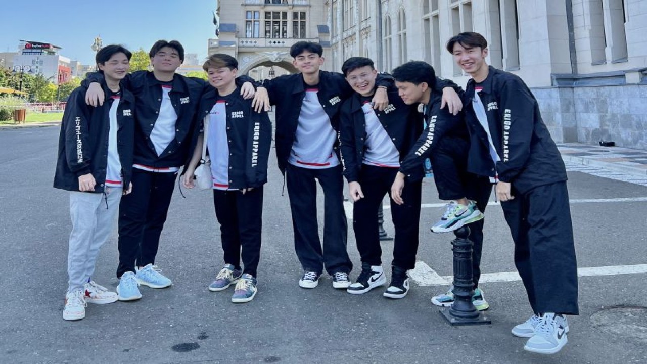 Tim nasional esports Indonesia nomor gim Mobile Legends: Bang-Bang (MLBB) yang berlaga di Kejuaraan Dunia Esports IESF 2023 di Iasi, Rumania. (ANTARA/HO/PB ESI)