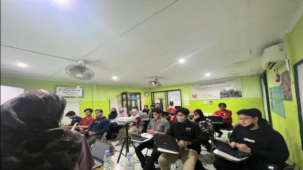 Sebanyak 140 pemuda di sekitar Pelabuhan Tanjung Priok, Jakarta Utara meningkatkan kompetensi digital, seperti pemasaran digital, desain grafis dan manajemen data/operator komputer tingkat madya, lewat pelatihan kerja dan sertifikasi pada Januari hingga Mei 2023. ANTARA/HO-Humas IPC TPK