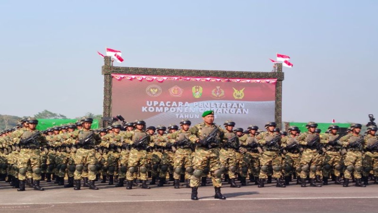Pasukan Komponen Cadangan (Komcad) Tahun Anggaran 2023 yang ditetapkan oleh Menhan Prabowo Subianto di Pusdiklatpassus Kopassus, Batujajar, Kabupaten Bandung Barat, Jawa Barat, Jumat (11/8/2023). (ANTARA/Ricky Prayoga)