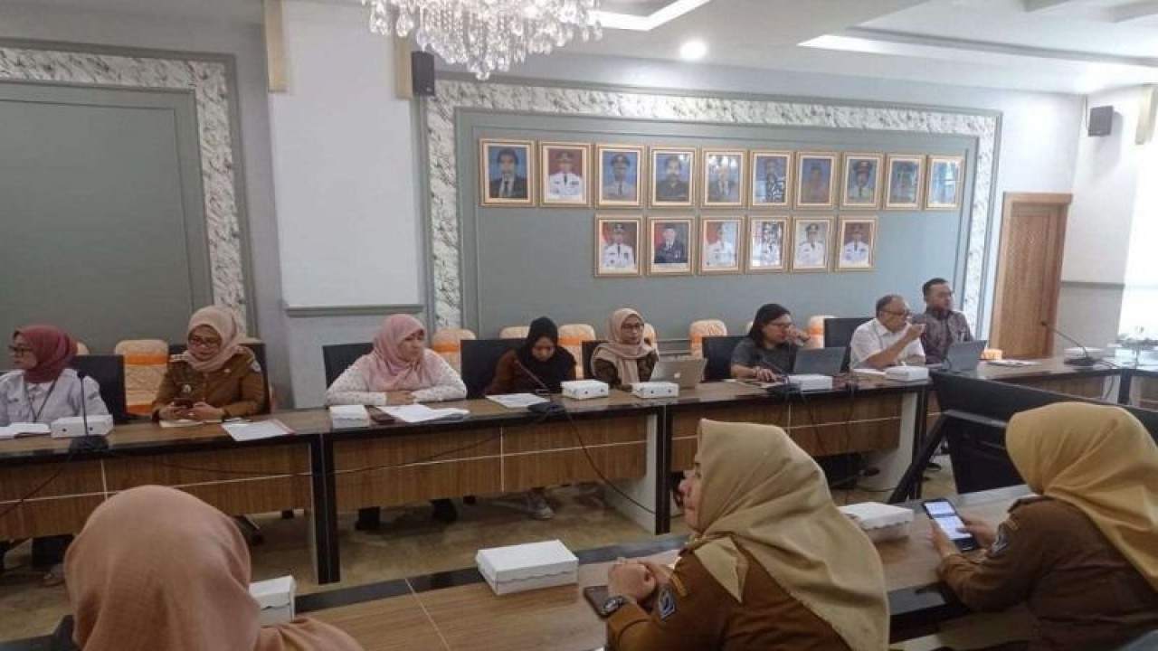 Suasana rapat evaluasi perencanaan dan penganggaran penanganan stunting di Kota Kendari, Provinsi Sulawesi Tenggara. (ANTARA-HO-Diskominfo Kendari)