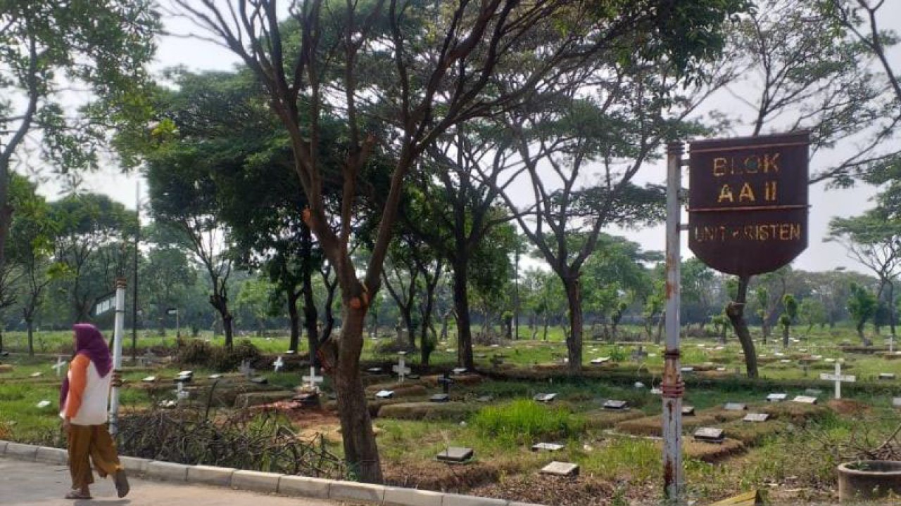 Tempat Pemakaman Umum (TPU) Tegal Alur Unit Kristen, Jalan Benda Raya, Kamal, Kalideres, Senin (7/8/2023). ANTARA/Risky Syukur