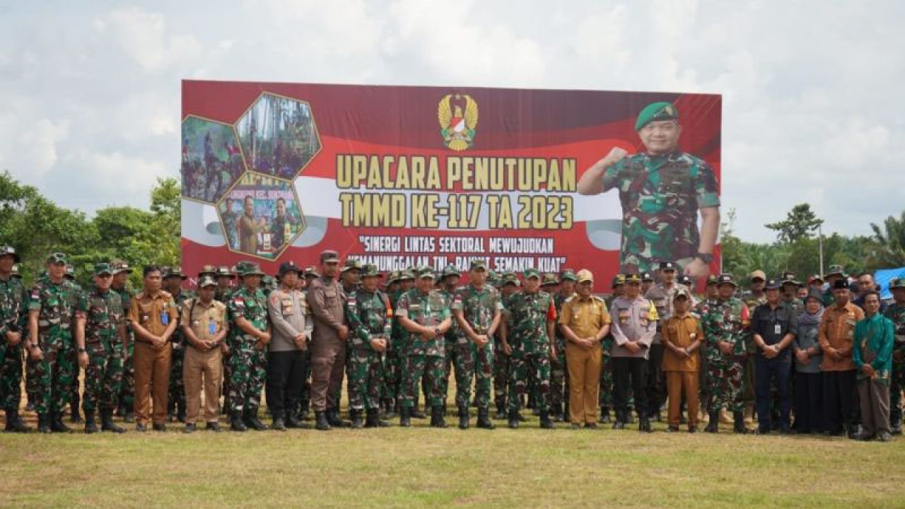 Ilustrasi - Jajaran Kodam VI/Mulawarman, Korem 092/Maharajalila, Pemkab Nunukan, dan Polres Nunukan berfoto bersama pada momen penutupan TNI Manunggal Membangun Desa (TMMD) ke-117 di Desa Harapan, Kecamatan Sebuku, Kabupaten Nunukan, Kamis (10/8/2023). (ANTARA/HO-Pemkab Nunukan)
