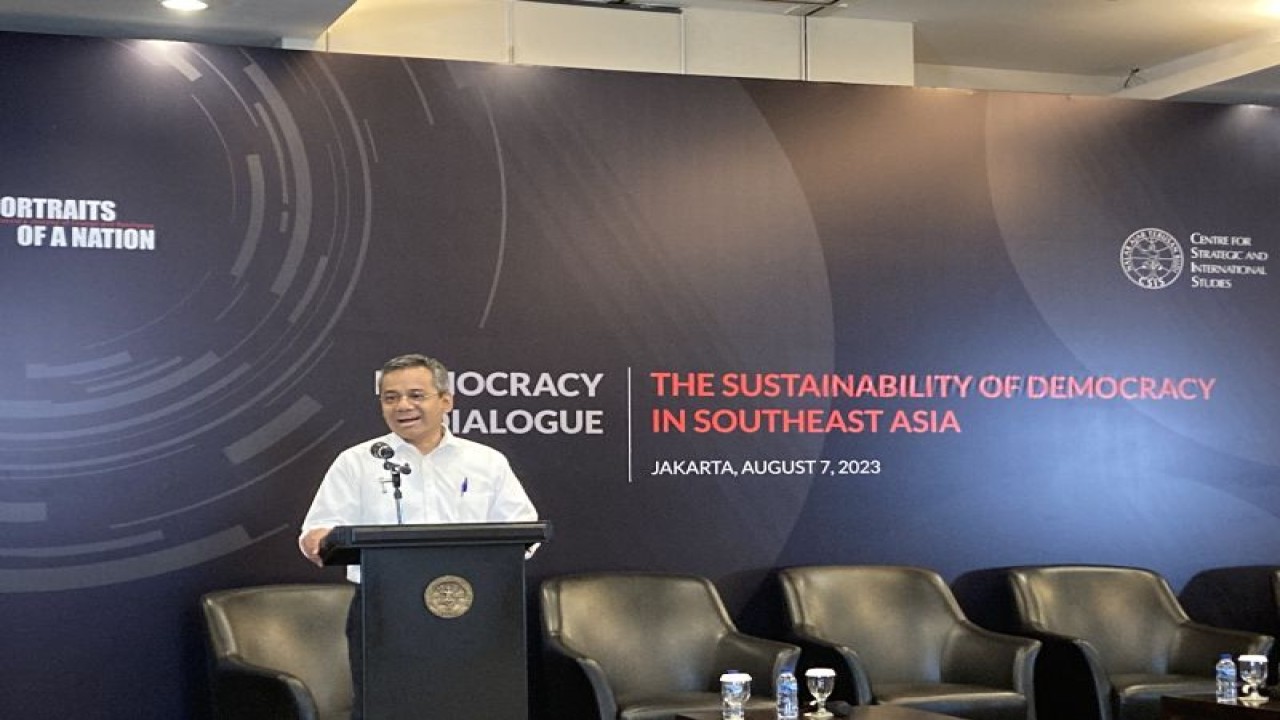 Wakil Menteri Keuangan Suahasil Nazara memberikan kata sambutan dalam kegiatan Democracy Dialogue The Jakarta Post 40th Anniversary Forum di Jakarta, Senin (7/8/2023). ANTARA/Imamatul Silfia.