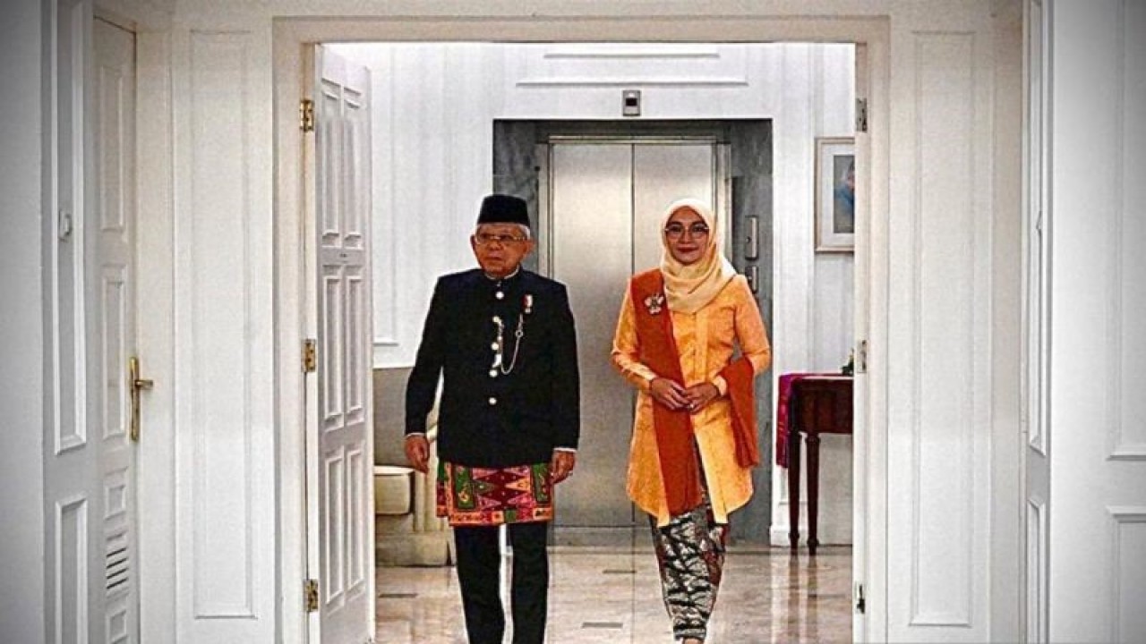 Arsip foto - Wakil Presiden Ma’ruf Amin beserta istri Wury Ma’ruf Amin saat akan berangkat ke Gedung MPR/DPR/DPD RI dari Rumah Dinas Wakil Presiden di Jakarta, Rabu (16/8/2023). ANTARA/HO-BPMI Setwapres/aa.