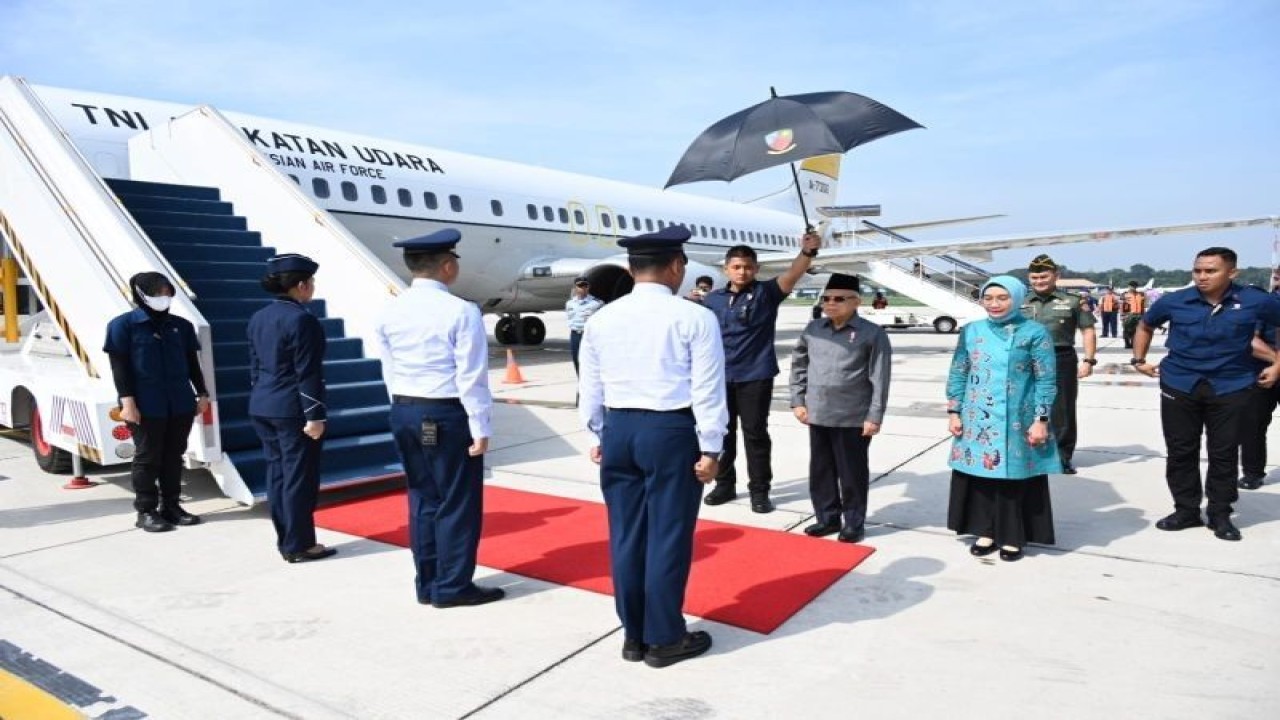 Wapres Ma'ruf Amin bertolak ke Papua dari Lanud Halim Perdanakusuma Jakarta, Selasa (11/7/2023). (ANTARA/HO-BPMI Setwapres)