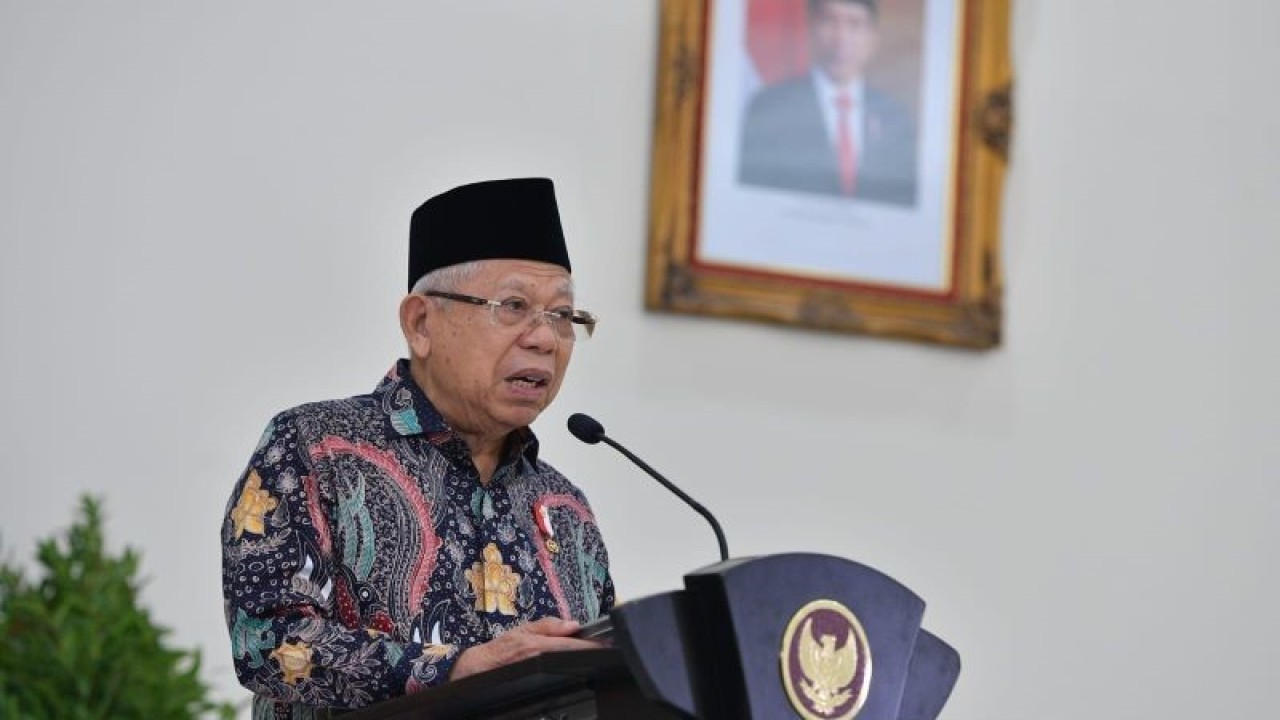 Wakil Presiden RI Ma'ruf Amin dalam acara pengukuhan KDEKS Provinsi DKI Jakarta, Banten, Lampung, Nusa Tenggara Barat, dan Kepulauan Bangka Belitung, di Istana Wakil Presiden, Jalan Merdeka Selatan, Jakarta, Senin (28/8/2023). ANTARA/HO-BPMI Setwapres