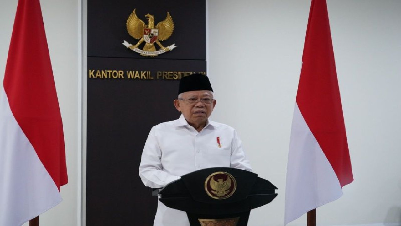 Wakil Presiden Ma'ruf Amin saat memberikan sambutan dalam acara International Conference on Applied Sciences Education and Technology (iConASET) 2023 secara virtual dari Jakarta, Selasa (1/8/2023). (ANTARA/HO-BPMI Setwapres)