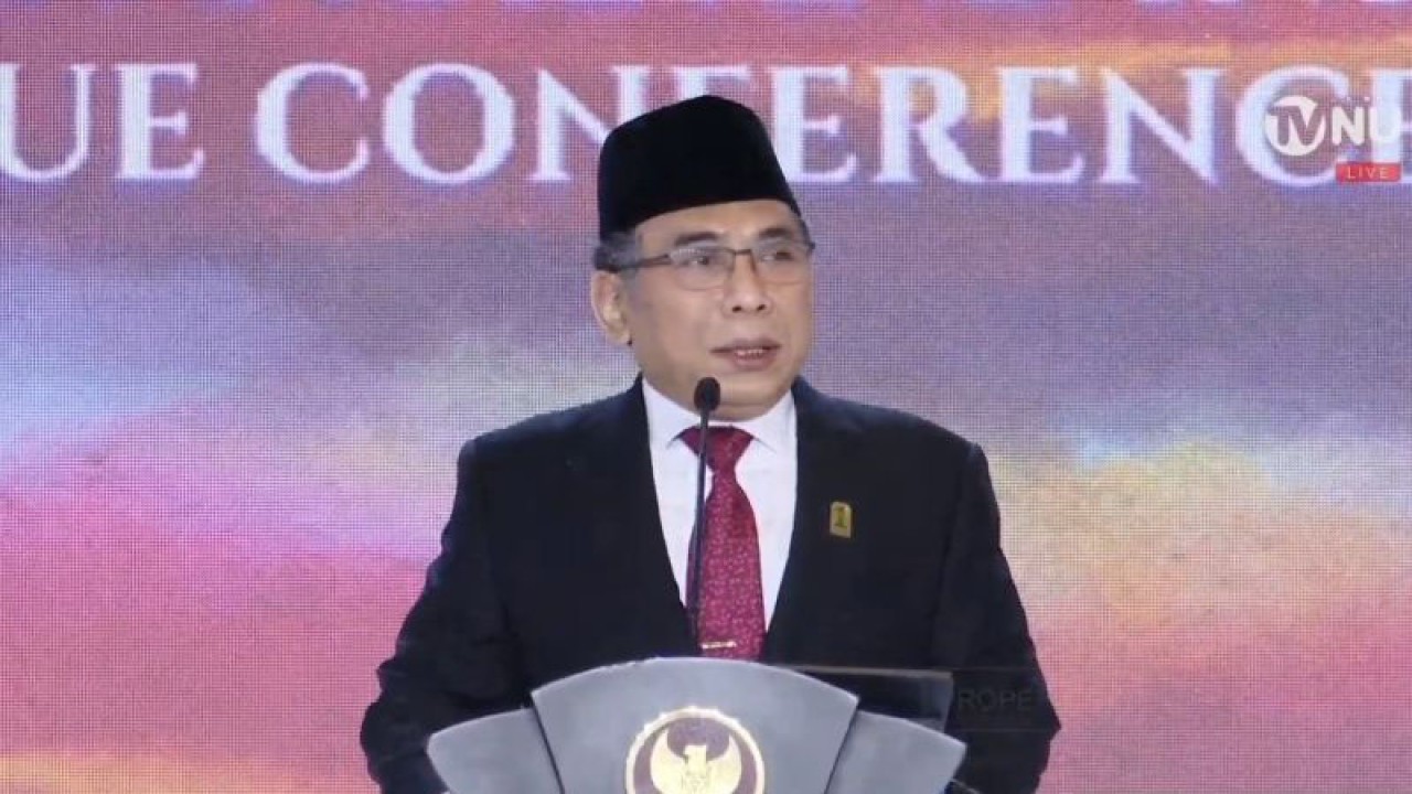 Ketua Umum PBNU Yahya Cholil Staquf saat membuka Konferensi Dialog Antarbudaya dan Antaragama ASEAN (ASEAN IIDC) di Jakarta, Senin (7/8/2023). (ANTARA/Asep Firmansyah/Youtube-TV NU)