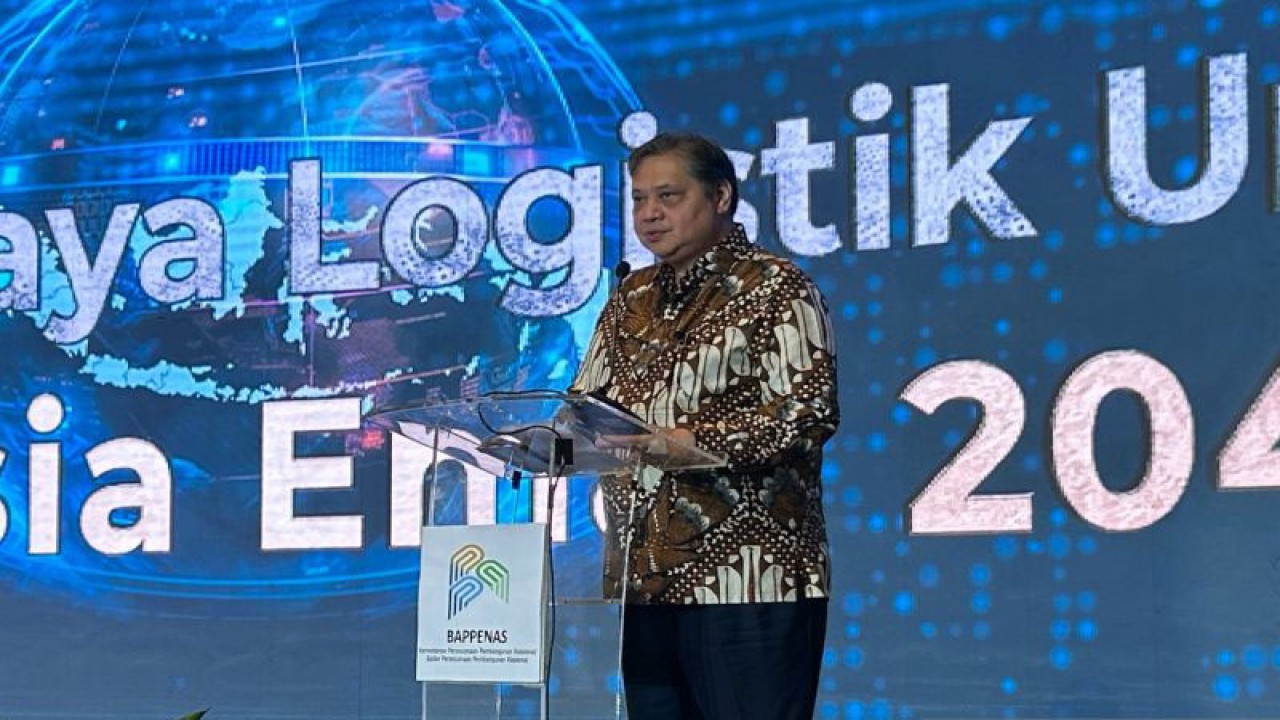 Menteri Koordinator Bidang Perekonomian Airlangga Hartarto saat menghadiri acara Era Baru Biaya Logistik untuk Indonesia Emas 2045 di Raffles Hotel, Jakarta, Kamis (14/9/2023). (ANTARA/Maria Cicilia Galuh)