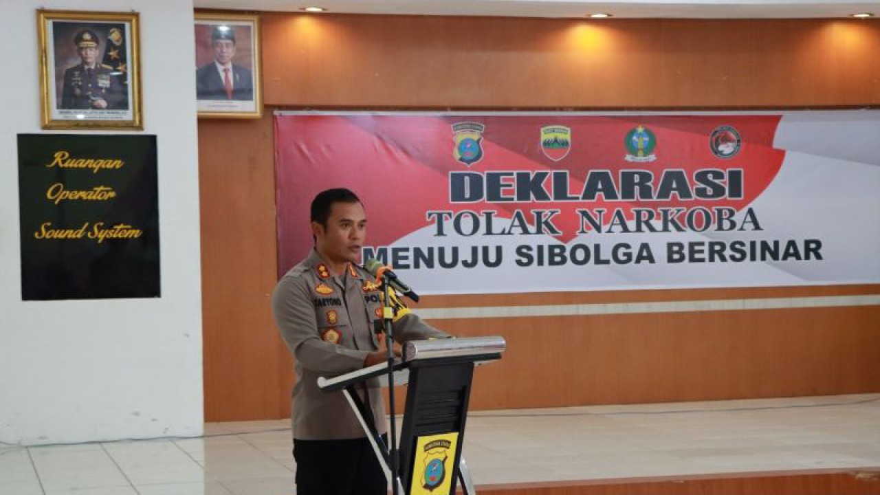 Kapolres Sibolga AKBP Taryono Raharja, saat menyampaikan sambutan pada deklarasi tolak narkoba menuju Sibolga Bersinar (Bersih dari Narkoba). (ANTARA/HO- Humas Polres Sibolga).
