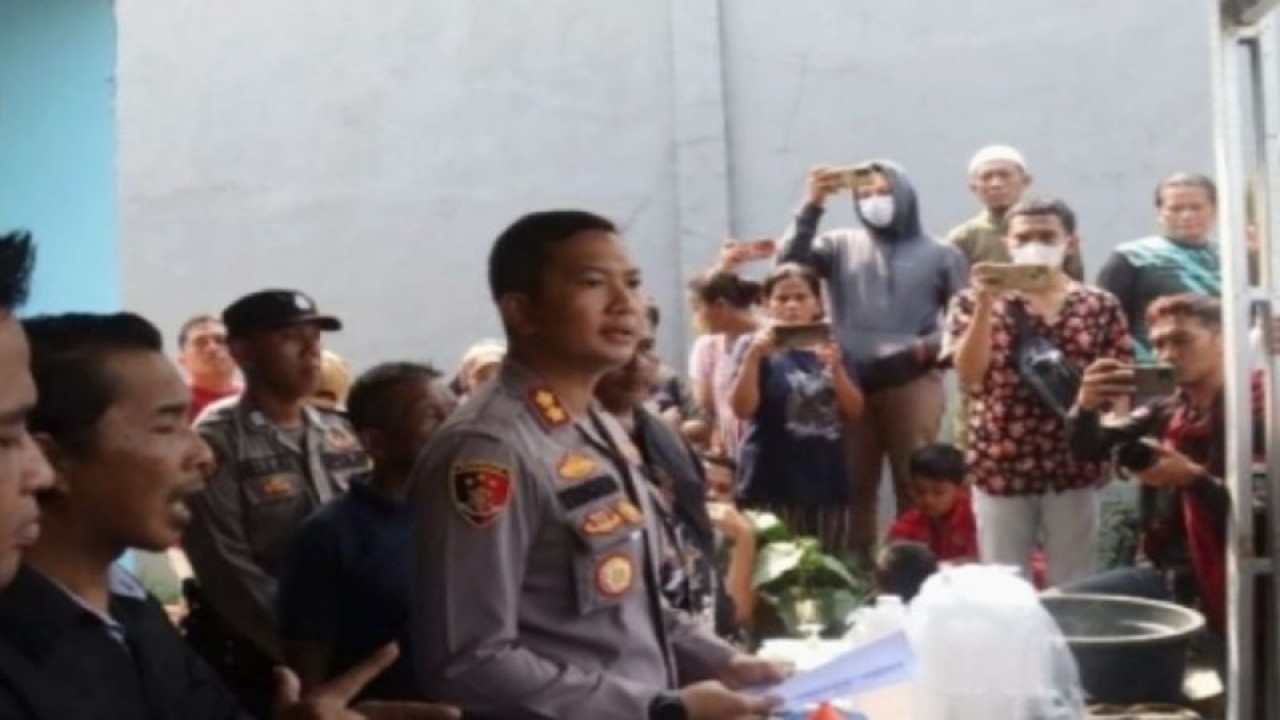 Kapolres Karawang AKBP Wirdhanto Hadicaksono. (ANTARA/HO-Polres Karawang)