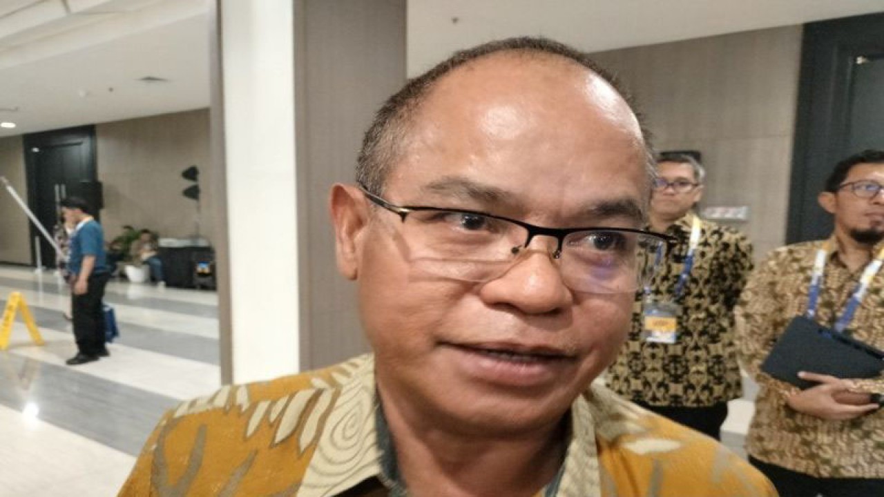 Wakil Direktur Utama Hutama Karya Aloysius Kiik Ro menyampaikan keterangan kepada awak media di Jakarta, Rabu (13/9/2023) ANTARA/Aji Cakti