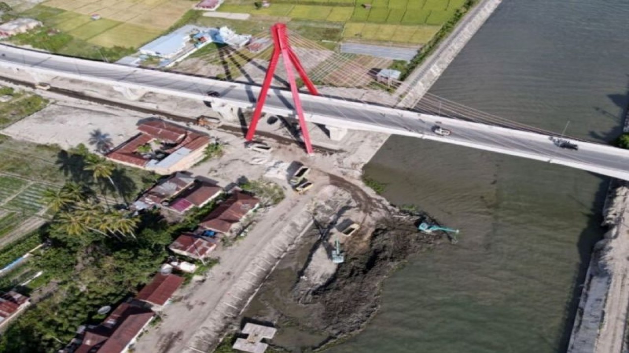 Pekerjaan konstruksi alur Tano Ponggol dalam rangka mendukung Destinasi Pariwisata Super Prioritas atau DPSP Danau Toba, Sumatera Utara. ANTARA/HO-Kementerian PUPR