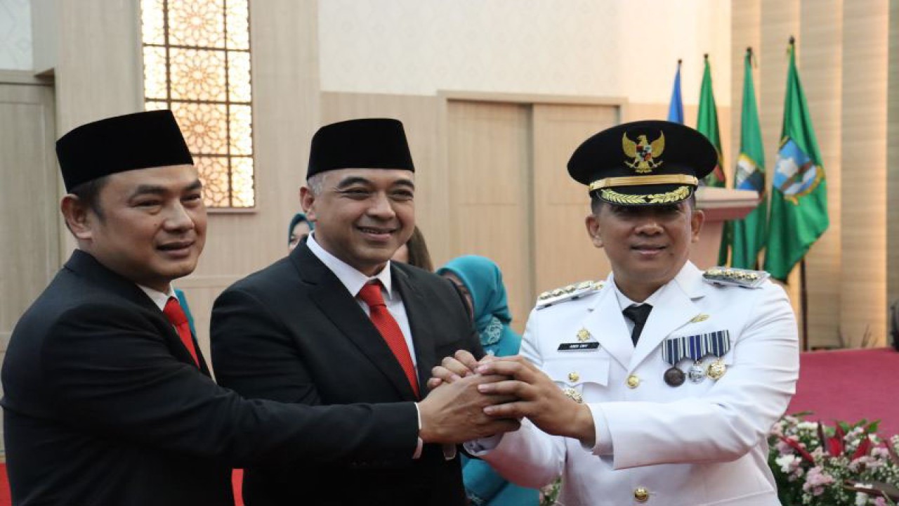 Andi Ony Prihartono resmi menjabat sebagai Pejabat (Pj) Bupati Tangerang menggantikan Ahmed Zaki Iskandar Bupati Periode 2018-2023. (HO/Pemkab Tangerang)