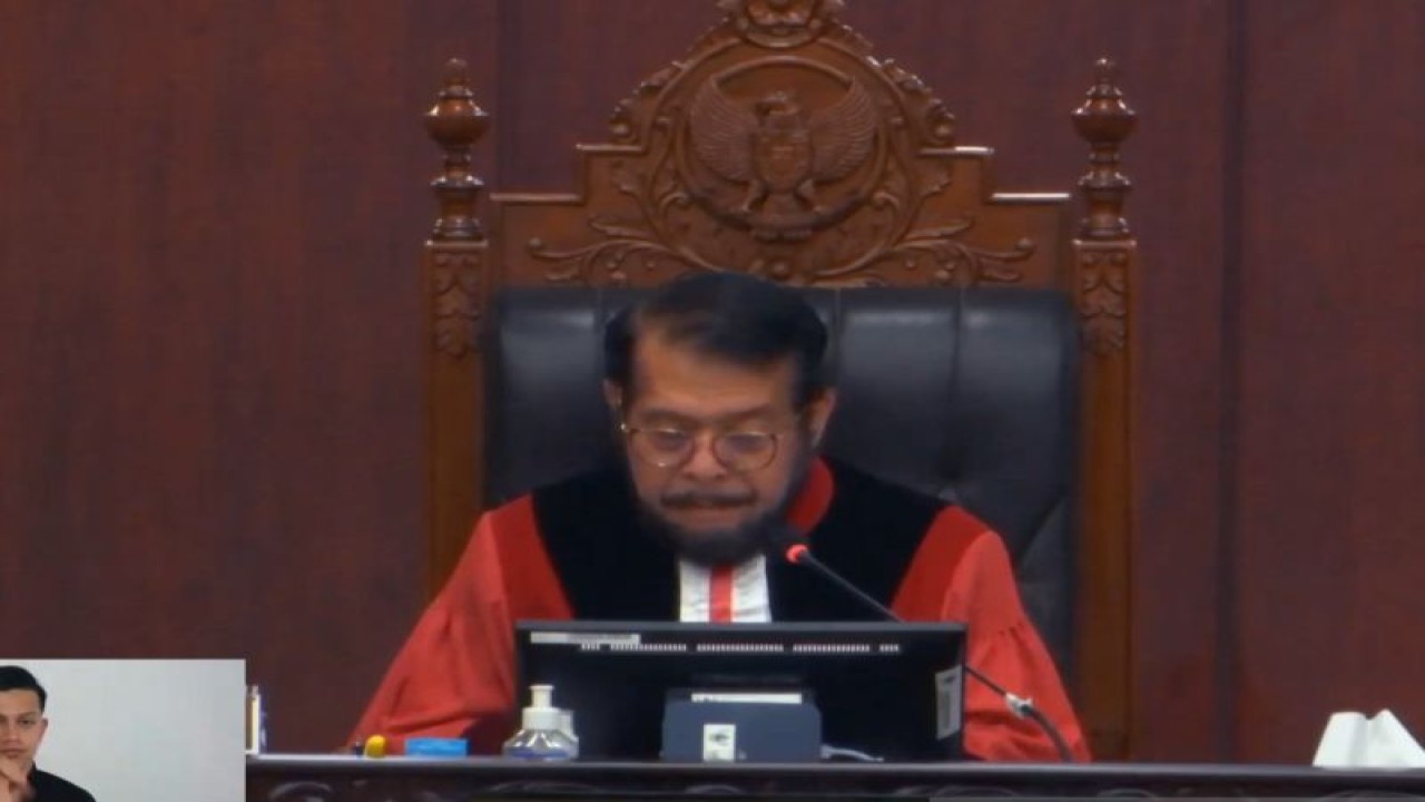 Tangkapan layar - Ketua Mahkamah Konstitusi Anwar Usman dalam sidang pengucapan putusan di Gedung MK RI, Jakarta, Kamis (14/9/2023). (ANTARA/Fath Putra Mulya)