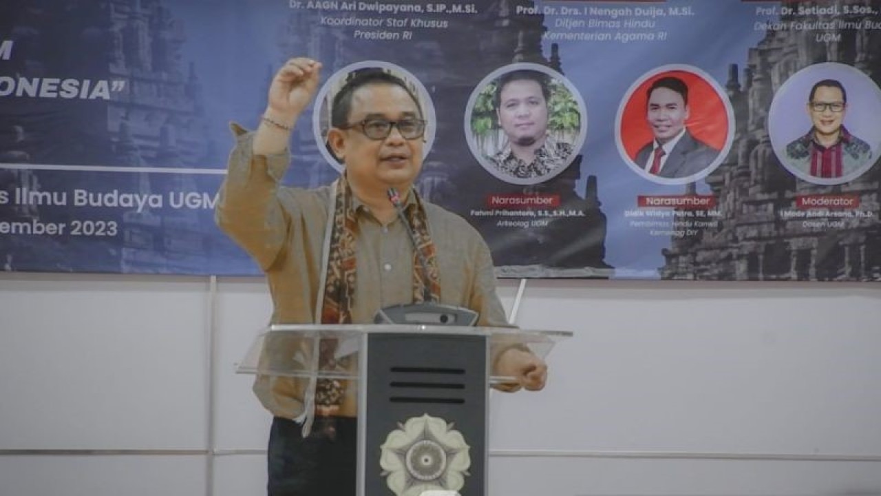 Koordinator Staf Khusus Presiden Ari Dwipayana dalam acara talkshow "Spirit Candi Prambanan dalam Menguatkan Keragaman Indonesia" yang diselenggarakan di Fakultas Ilmu Budaya (FIB) Universitas Gadjah Mada, Yogyakarta, Minggu (10/9/2023). (ANTARA/HO-Dokumentasi Pribadi)