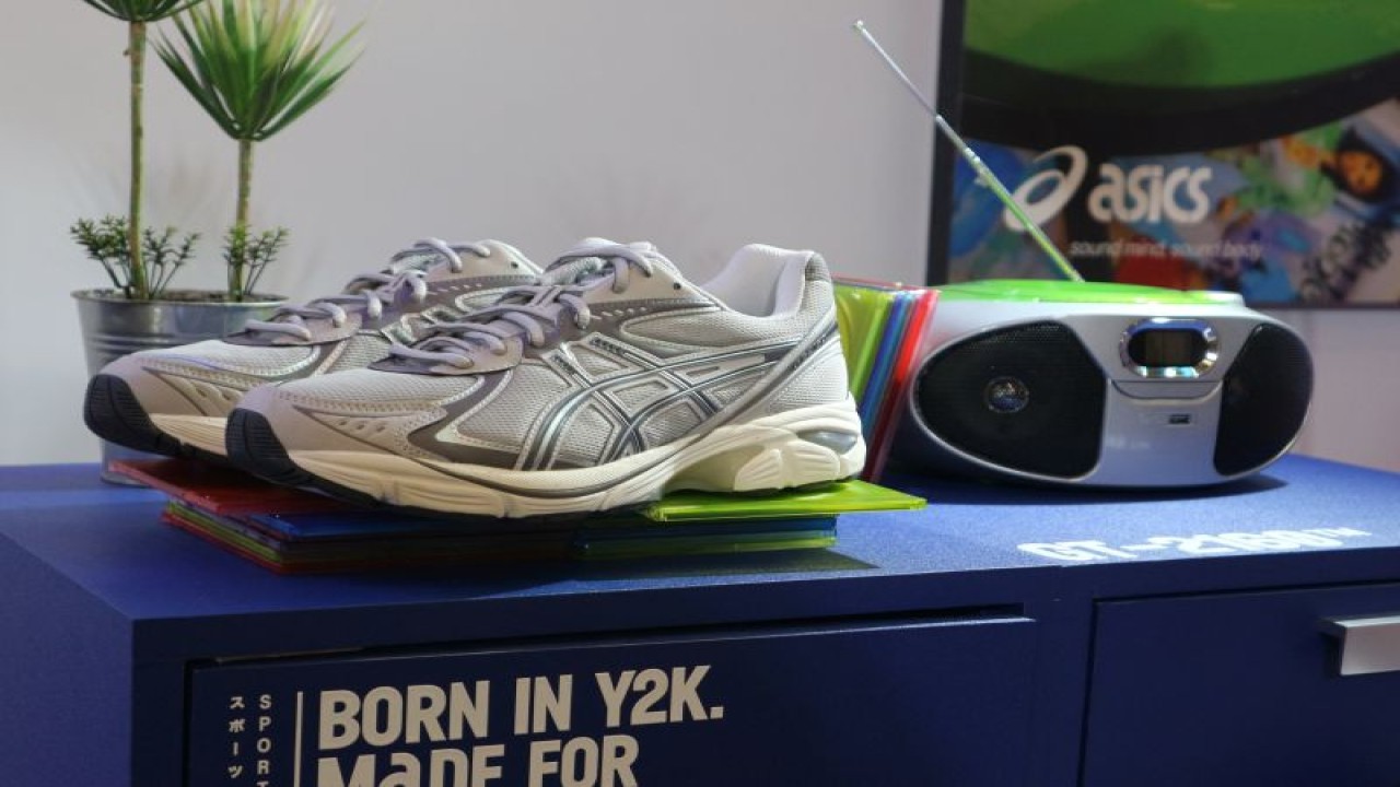 Sepatu ASICS GT 2160 yang dipamerkan di Creative Hall, MBloc, Melawai, Jakarta Selatan, Sabtu (2/9) (ANTARA/Pamela Sakina)
